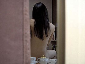 【四十路 五十路 激盗撮】イキ狂いマ○コから濃厚汁垂らす人妻熟女のオナニー　サンプル画像10